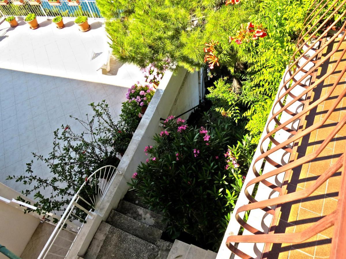 Apartments Pino Brela Exterior foto